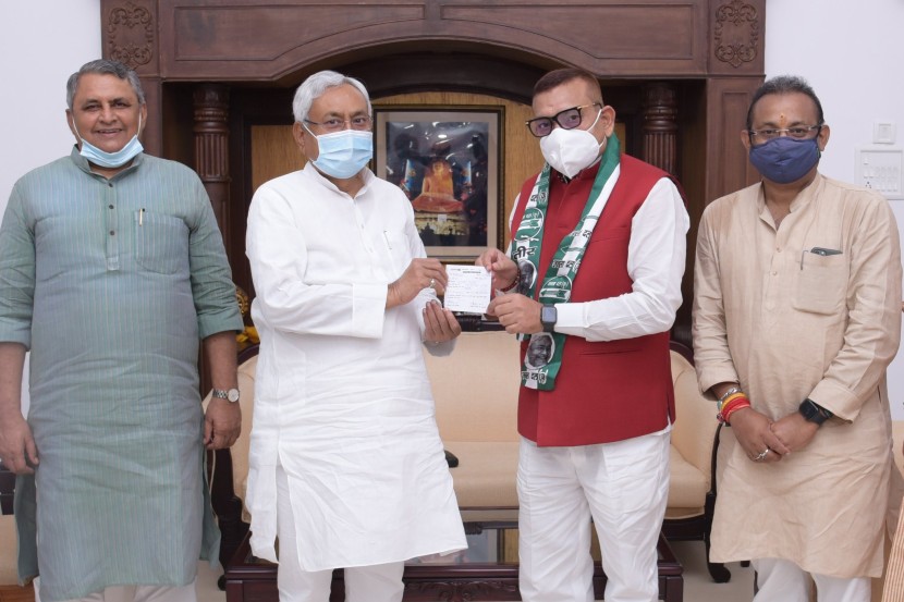 बिहार के रॉबिनहुड गाण्याचं पोस्टर.