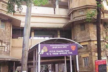 केईएम रुग्णालयात झाली करोना लशीची चाचणी, आणखी १६० जणांची चाचणी होणार केईएम रुग्णालयात झाली करोना लशीची चाचणी, आणखी १६० जणांची चाचणी होणार