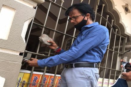 पनवेलमध्ये मनसेने उघडलं मंदिर, टाळं तोडून केली महाआरती