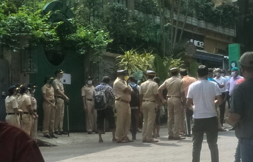 “टायगर मेमनच्या माहिमच्या घरात, ऑफिसमध्ये महापालिका बुलडोझर घेऊन घुसवलीत होती का?” “टायगर मेमनच्या माहिमच्या घरात, ऑफिसमध्ये महापालिका बुलडोझर घेऊन घुसवलीत होती का?”