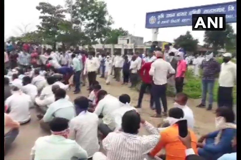 निर्यातबंदीच्या निर्णयाविरोधात नाशिकच्या कांदा उत्पादकांचं आंदोलन