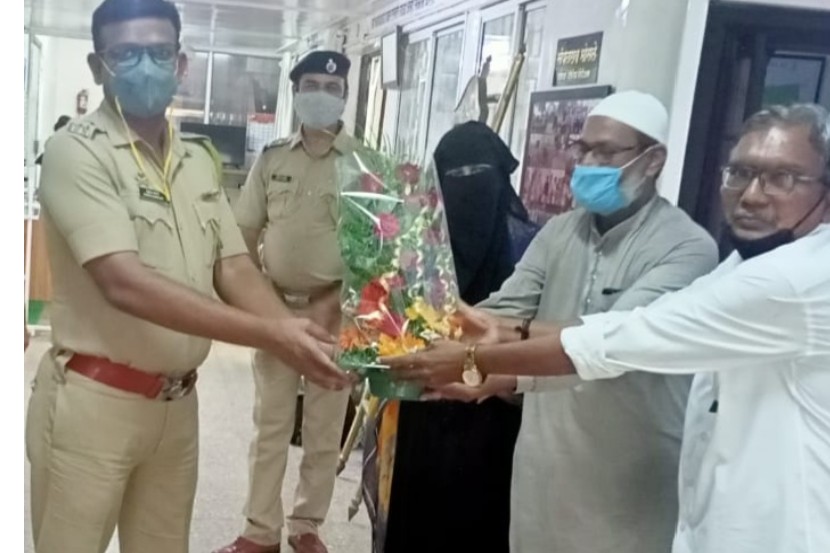 माणुसकीचे दर्शन : पुण्यात रिक्षावाल्या काकांनी परत केली ११ तोळे सोनं असलेली बॅग