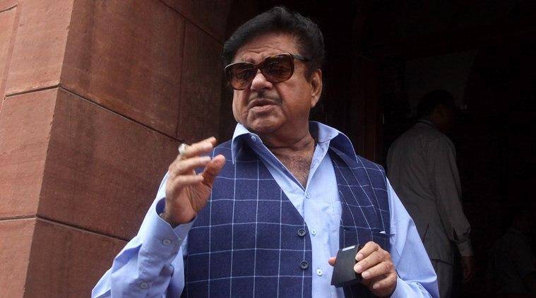 “घसरणाऱ्या अर्थव्यवस्थेसाठी देव जबाबदार नाही”; शत्रूघ्न सिन्हा यांचा केंद्राला टोला