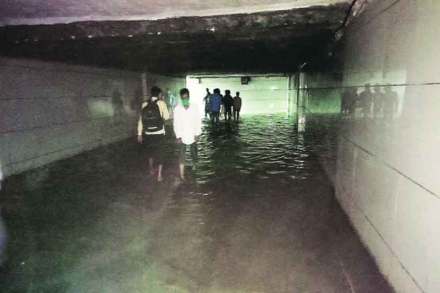भुयारी मार्गात गळतीमुळे तळे