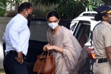 एनसीबी चौकशीदरम्यान दीपिकाला रडू अनावर एनसीबी चौकशीदरम्यान दीपिकाला रडू अनावर