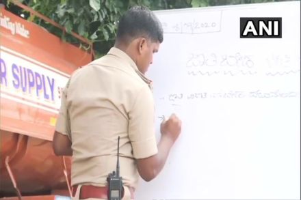 ‘खाकी’तील समाजभान! मजुरांच्या मुलांना पोलीस देतोय मोफत शिक्षण ‘खाकी’तील समाजभान! मजुरांच्या मुलांना पोलीस देतोय मोफत शिक्षण