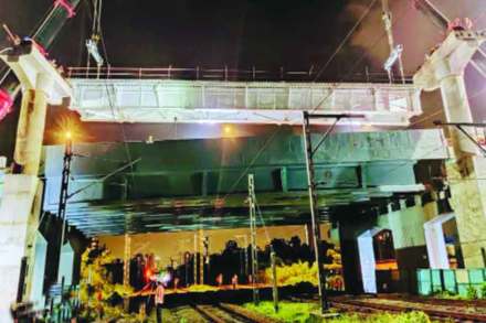 ‘मेट्रो २ अ’ मार्गिकेतील अवघड टप्पा पूर्ण