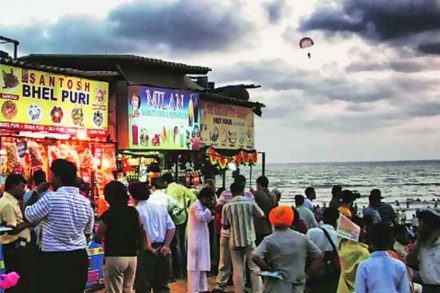 स्टॉलधारकांच्या उदरनिर्वाहाचा प्रश्न गंभीर स्टॉलधारकांच्या उदरनिर्वाहाचा प्रश्न गंभीर