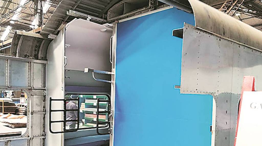 नवी दिल्ली : कपूरथला येथील रेल्वे कोचच्या फॅक्टरीत तयार करण्यात येत असलेले नवे कोच.