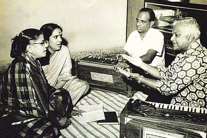 महान गायिका एम. एस. सुब्बुलक्ष्मी आणि इतर