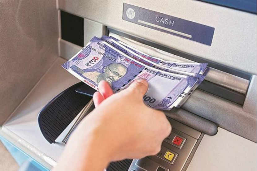 एटीएममधून ५,००० रुपयांपेक्षा अधिक रक्कम काढल्यास द्यावं लागणार अतिरिक्त शुल्क?