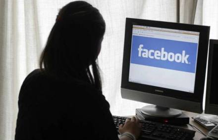 पुण्यात फेसबुकवरील मैत्रीतून तरुणीवर बलात्काराची घटना पुण्यात फेसबुकवरील मैत्रीतून तरुणीवर बलात्काराची घटना