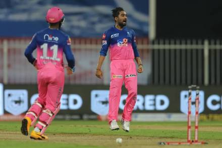 IPL 2020 : संधी मिळाली तर तेवतिया करोनावर लस देखील बनवेल – सेहवाग IPL 2020 : संधी मिळाली तर तेवतिया करोनावर लस देखील बनवेल – सेहवाग