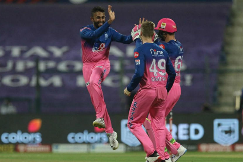 VIDEO CSK vs RR: राजस्थानच्या भेदक माऱ्यापुढे ‘अशी’ ढेपाळली चेन्नईची फलंदाजी