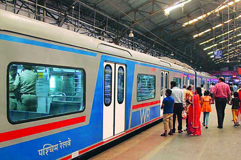 वातानुकूलित लोकलला प्रवाशांची प्रतीक्षाच