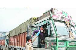 .. तरी वाकलेलाच आहे कणा
