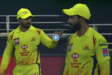 Video: …अन् मैदानातच झाली केदार जाधव-जाडेजामध्ये बाचाबाची Video: …अन् मैदानातच झाली केदार जाधव-जाडेजामध्ये बाचाबाची