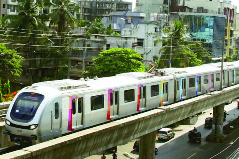 मेट्रो प्रवासासाठी तारेवरची कसरत
