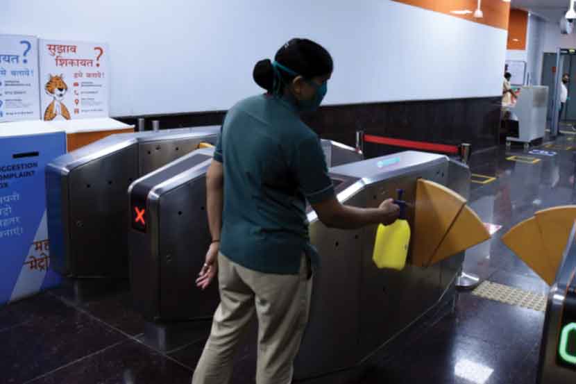 आजपासून निम्म्या दरात मेट्रो धावणार