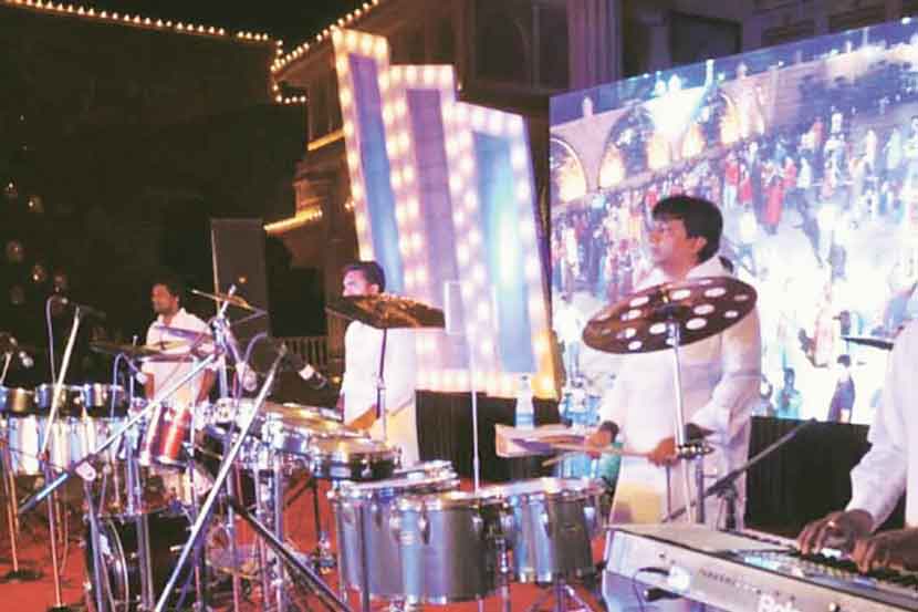 करोनामुळे नवरात्रीत वाद्यवृदांवर संक्रांत