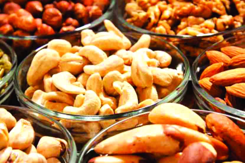 सुकामेव्याच्या मागणीत वाढ सुकामेव्याच्या मागणीत वाढ