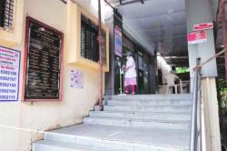 खर्चाची तत्परता, अत्यावश्यक सेवेला दिरंगाई