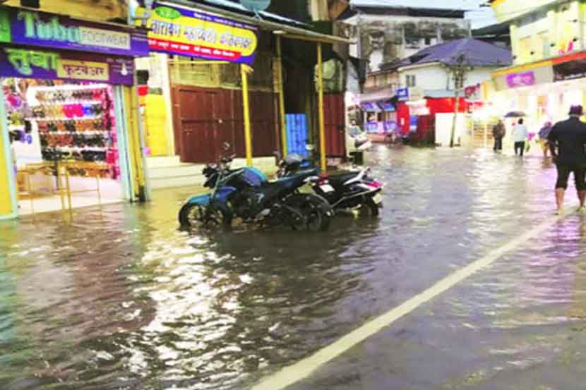 नवरात्रीत पाऊसधारा कायम.. नवरात्रीत पाऊसधारा कायम..