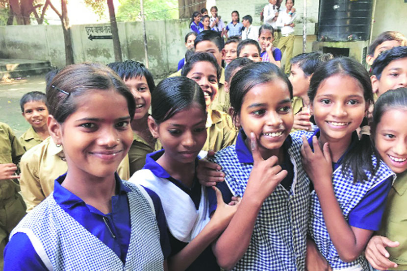 हे सकारात्मक चित्र विरोधकांना कसे काय दिसत नाही?