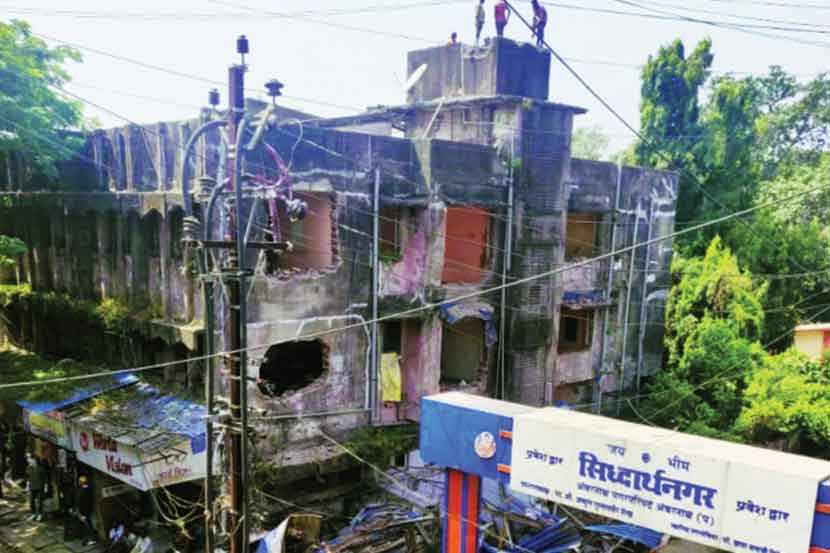 अंबरनाथमध्ये धोकादायक इमारतींवरील कारवाईस सुरुवात