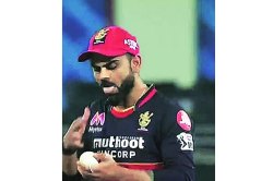 कोहलीकडून चेंडूवर लाळेचा वापर