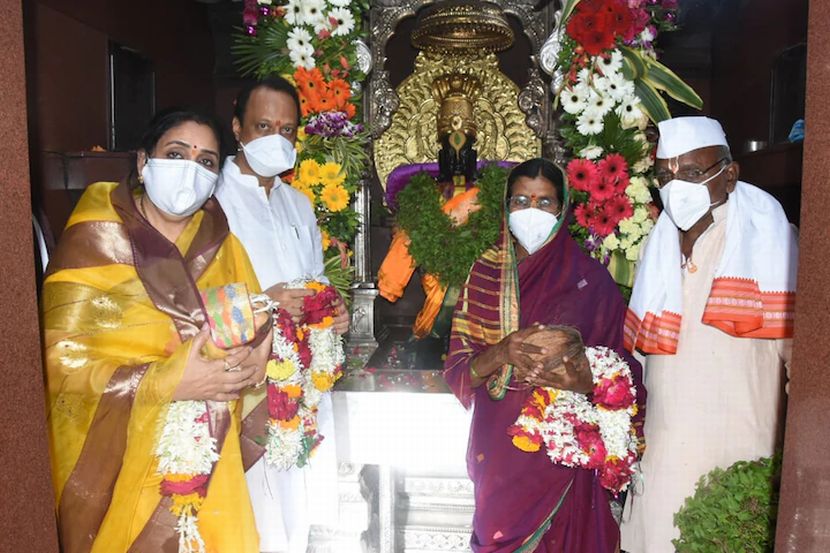 “लस लवकर येऊ दे, अवघे जग करोनामुक्त होऊ दे,” अजित पवारांचं विठुरायाला साकडं “लस लवकर येऊ दे, अवघे जग करोनामुक्त होऊ दे,” अजित पवारांचं विठुरायाला साकडं