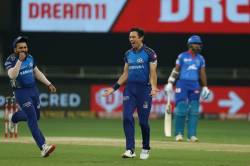 IPL 2020 : दिल्लीचा हुकुमी एक्का वाया, स्टॉयनिसला पहिल्याच चेंडूवर बाद करत बोल्टचा विक्रम