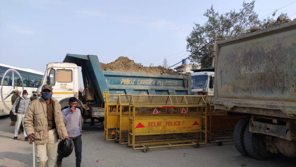 …तर देशाला भारी पडेल, दिल्लीमधील शेतकरी आंदोलनावरुन शिवसेनेचा इशारा …तर देशाला भारी पडेल, दिल्लीमधील शेतकरी आंदोलनावरुन शिवसेनेचा इशारा