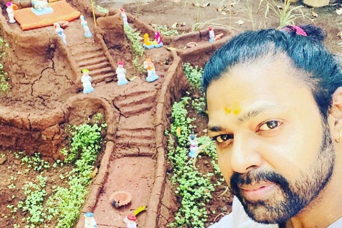 ‘यंदा किल्ल्यांपेक्षा हॅलोविनचेच फोटो जास्त’; देवदत्त नागेने व्यक्त केली खंत