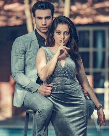 मानसी नेमकं कोणाला डेट करते?, असा प्रश्न अनेकांना पडला होता. मात्र, आता मानसीने सगळ्या प्रश्नांची उत्तर फोटो शेअर करत दिली आहे.
मानसी नेमकं कोणाला डेट करते?, असा प्रश्न अनेकांना पडला होता. मात्र, आता मानसीने सगळ्या प्रश्नांची उत्तर फोटो शेअर करत दिली आहे.