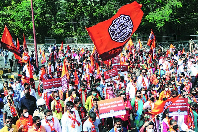 भाजपपाठोपाठ महाराष्ट्र नवनिर्माण सेनेने वाढीव वीज देयकांविरोधात गुरुवारी नवी मुंबईत आंदोलन केले. 