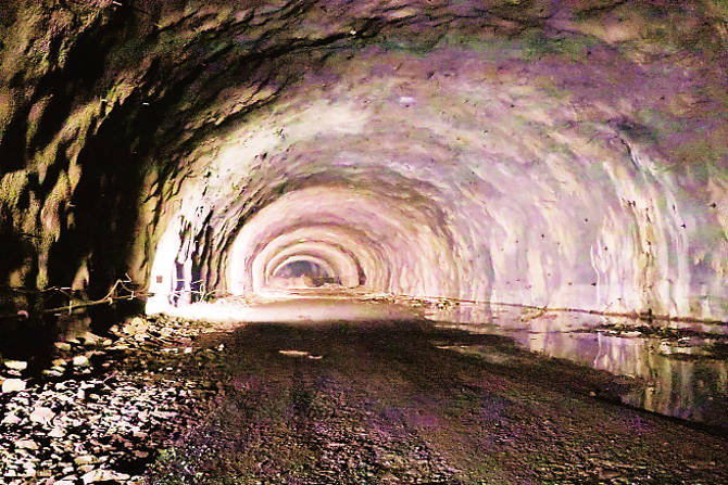 मुंब्रा, कल्याण डोंबिवली, अंबरनाथ, बदलापूर, उल्हासनगर या शहरी भागाला औद्योगिक व व्यावसायिक चालना देऊ पाहणाऱ्या ऐरोली- कल्याण- काटई या बारा किलोमीटर मार्गाचे काम प्रगतिपथावर.