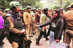 मानवी प्रतिष्ठेचा आग्रह