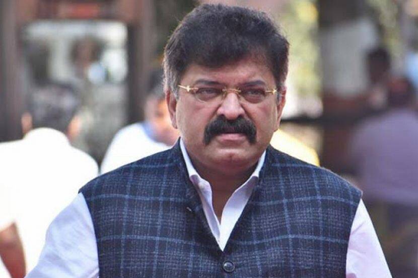 आव्हाडांची टोलेबाजी शिवसेनेच्या जिव्हारी आव्हाडांची टोलेबाजी शिवसेनेच्या जिव्हारी