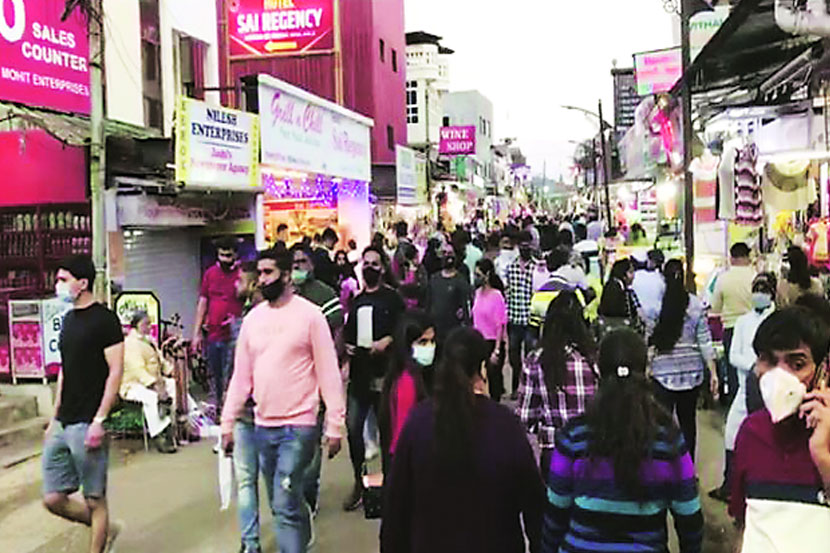 महाबळेश्वरमध्ये पर्यटकांची तुफान गर्दी; मोडला उच्चांक