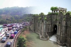 रायगडमध्ये पर्यटकांची गर्दी वाढत असल्याने प्रशासनाचा महत्त्वाचा निर्णय