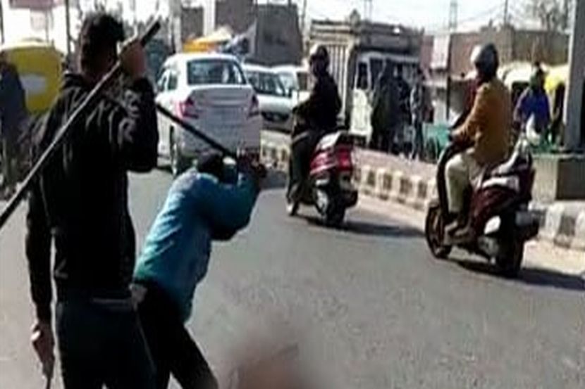 भररस्त्यात तरुणावर हल्ला करुन हत्या; लोकांनी व्हिडीओ शूट केला पण मदतीला नाही आले