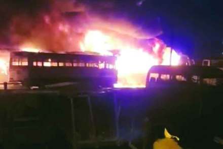 भाईंदरमध्ये चार खासगी बसगाडय़ा जाळण्याचा प्रकार भाईंदरमध्ये चार खासगी बसगाडय़ा जाळण्याचा प्रकार