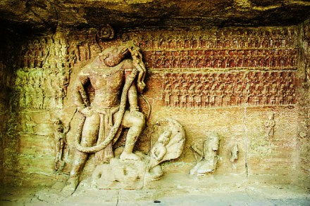 विश्वनिर्मितीच्या अनेक सिद्धांतांना धार्मिक, श्रद्धापर किंवा तत्त्वज्ञानपर किंवा गूढवादी चौकटींची जोड दिली गेल्याने प्राचीन समाजांतील विश्वनिर्मितीच्या धारणा आजच्या आधुनिक मनांना रंजक किंवा गूढ वा अवैज्ञानिक वाटतात. विश्वनिर्मितीच्या अनेक सिद्धांतांना धार्मिक, श्रद्धापर किंवा तत्त्वज्ञानपर किंवा गूढवादी चौकटींची जोड दिली गेल्याने प्राचीन समाजांतील विश्वनिर्मितीच्या धारणा आजच्या आधुनिक मनांना रंजक किंवा गूढ वा अवैज्ञानिक वाटतात.