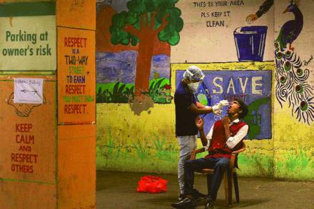 करोनाची महासाथ हे २०२० मधलं अघटित. करोनाची महासाथ हे २०२० मधलं अघटित.