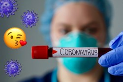 …म्हणून करोनाबाधित कर्मचाऱ्याने HR विभागातील अधिकाऱ्याचं घेतलं चुंबन