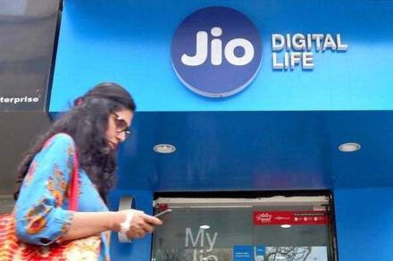 Reliance Jio ने आणला भन्नाट प्लॅन, मिळेल 112GB डेटा आणि अनलिमिटेड कॉलिंग
