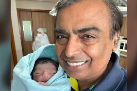 ज्युनिअर अंबानीचं नामकरण; वडील आकाशच्या नावाशी आहे खास कनेक्शन ज्युनिअर अंबानीचं नामकरण; वडील आकाशच्या नावाशी आहे खास कनेक्शन