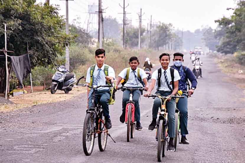 विद्यार्थी बारा टक्के, उत्साह शंभर टक्के!