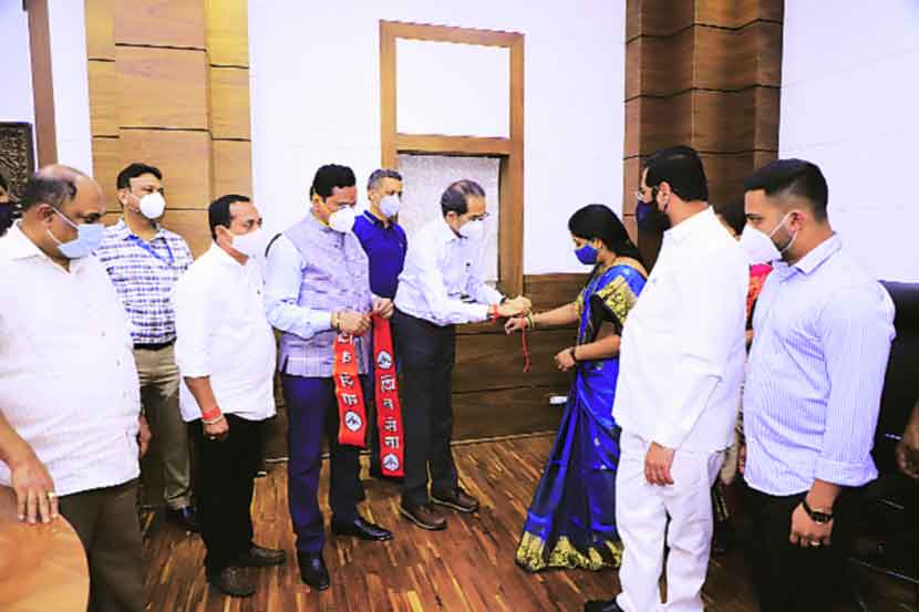 माजी नगरसेवक नवीन गवते व कुटुंबियांनी मुख्यमंत्री व पक्षप्रमुख उद्धव ठाकरे यांच्या उपस्थितीत मंगळवारी शिवसेना प्रवेश केला.